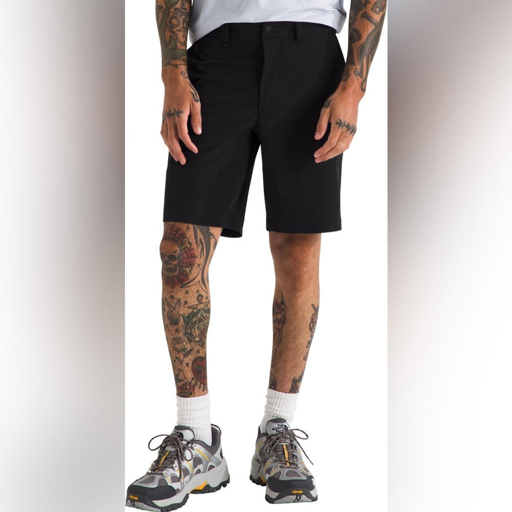 2/40$ THE NORTH FACE Paramount black flat front shorts size 38 Long